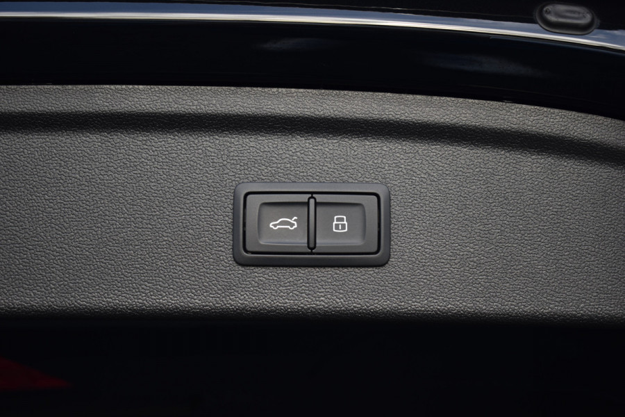 Audi S3 Sportback 2.0 TFSI S3 QUATTRO 310PK S-TRONIC S3-SPORT CAMERA/LEDER/CARPLAY FABRIEKS GARANTIE