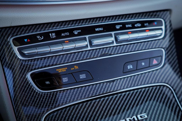 Mercedes-Benz E-Klasse Cabrio 300 AMG Line / 53 AMG Uitgevoerd / Carbon / Stoelverwarming