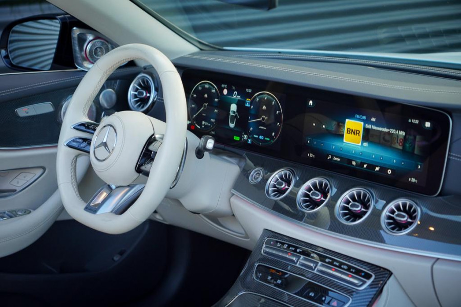 Mercedes-Benz E-Klasse Cabrio 300 AMG Line / 53 AMG Uitgevoerd / Carbon / Stoelverwarming