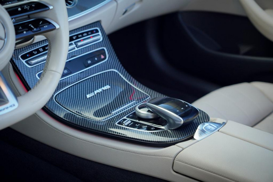 Mercedes-Benz E-Klasse Cabrio 300 AMG Line / 53 AMG Uitgevoerd / Carbon / Stoelverwarming