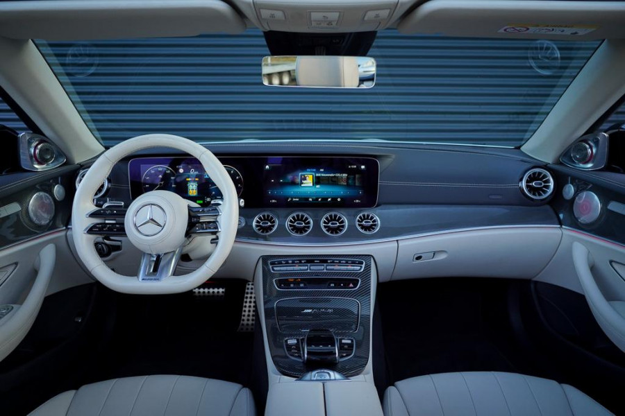 Mercedes-Benz E-Klasse Cabrio 300 AMG Line / 53 AMG Uitgevoerd / Carbon / Stoelverwarming