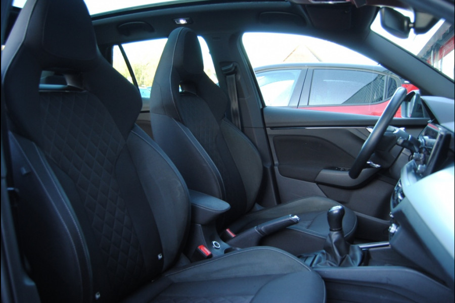 Škoda Kamiq 1.0 TSI Sport bns || Stoelverwarming || Geen afleverkosten!