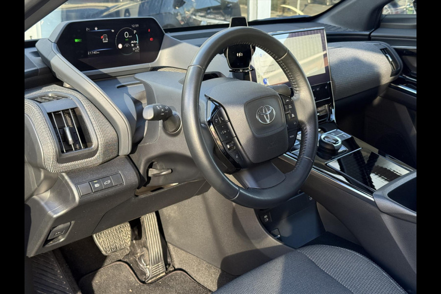 Toyota Bz4x 71,4 kWh 204pk Dynamic | 3-Fase, 360 Camera, Blind Spot monitor, Elektrische achterklep, Parkeersensoren, Stoelverwarming