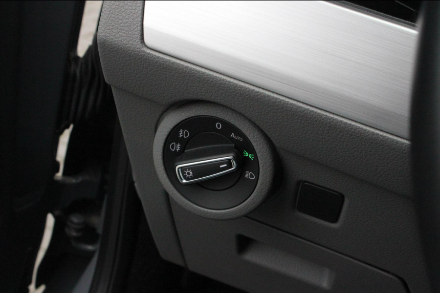 Volkswagen Transporter 2.0 TDI L2H1 150PK BULLI DC DUBBEL CABINE / LEIGHTONVANS BODYKIT / FULL OPTINS / LEDER / FULL BLACK / APPLE