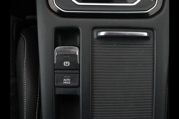 Volkswagen Passat 2.0 TSI R Line | 190pk | Trekhaak | Leder/Alcantara | Stoelverwarming | Camera | Matrix LED | Adaptive cruise | Virtual Cockpit | Carplay | Navigatie