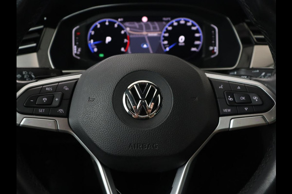 Volkswagen Passat 2.0 TSI R Line | 190pk | Trekhaak | Leder/Alcantara | Stoelverwarming | Camera | Matrix LED | Adaptive cruise | Virtual Cockpit | Carplay | Navigatie