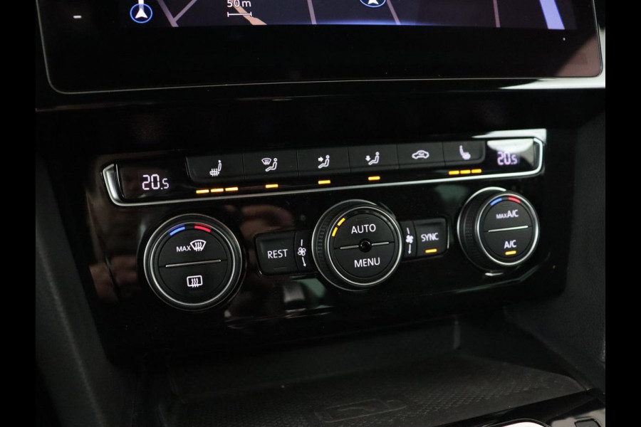 Volkswagen Passat 2.0 TSI R Line | 190pk | Trekhaak | Leder/Alcantara | Stoelverwarming | Camera | Matrix LED | Adaptive cruise | Virtual Cockpit | Carplay | Navigatie