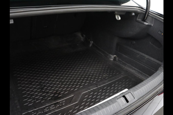 Volkswagen Passat 2.0 TSI R Line | 190pk | Trekhaak | Leder/Alcantara | Stoelverwarming | Camera | Matrix LED | Adaptive cruise | Virtual Cockpit | Carplay | Navigatie