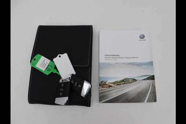 Volkswagen Passat 2.0 TSI R Line | 190pk | Trekhaak | Leder/Alcantara | Stoelverwarming | Camera | Matrix LED | Adaptive cruise | Virtual Cockpit | Carplay | Navigatie