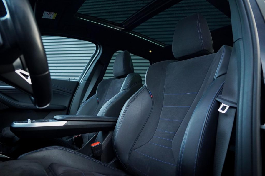 BMW 2 Serie Active Tourer 220i / Aut / M-Sport / Pano / Trekhaak / 19'' / HUD