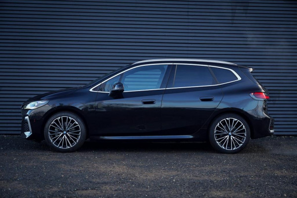 BMW 2 Serie Active Tourer 220i / Aut / M-Sport / Pano / Trekhaak / 19'' / HUD