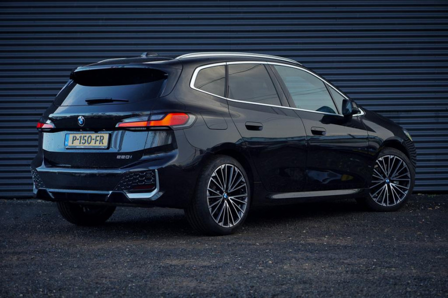 BMW 2 Serie Active Tourer 220i / Aut / M-Sport / Pano / Trekhaak / 19'' / HUD