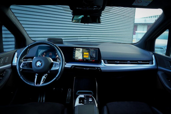BMW 2 Serie Active Tourer 220i / Aut / M-Sport / Pano / Trekhaak / 19'' / HUD
