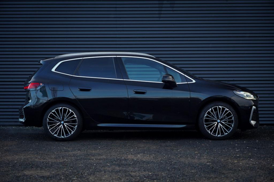 BMW 2 Serie Active Tourer 220i / Aut / M-Sport / Pano / Trekhaak / 19'' / HUD