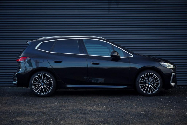 BMW 2 Serie Active Tourer 220i / Aut / M-Sport / Pano / Trekhaak / 19'' / HUD