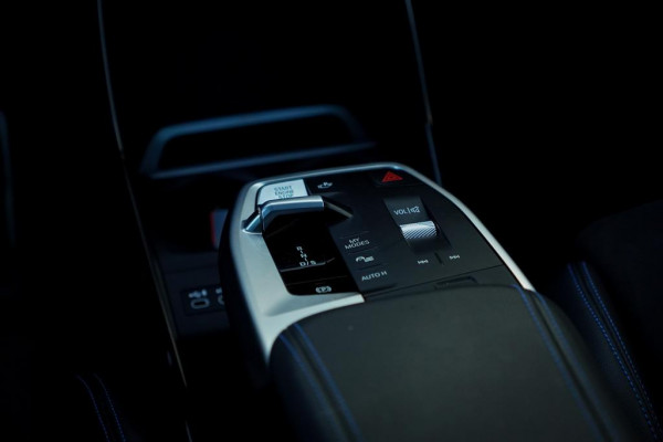 BMW 2 Serie Active Tourer 220i / Aut / M-Sport / Pano / Trekhaak / 19'' / HUD