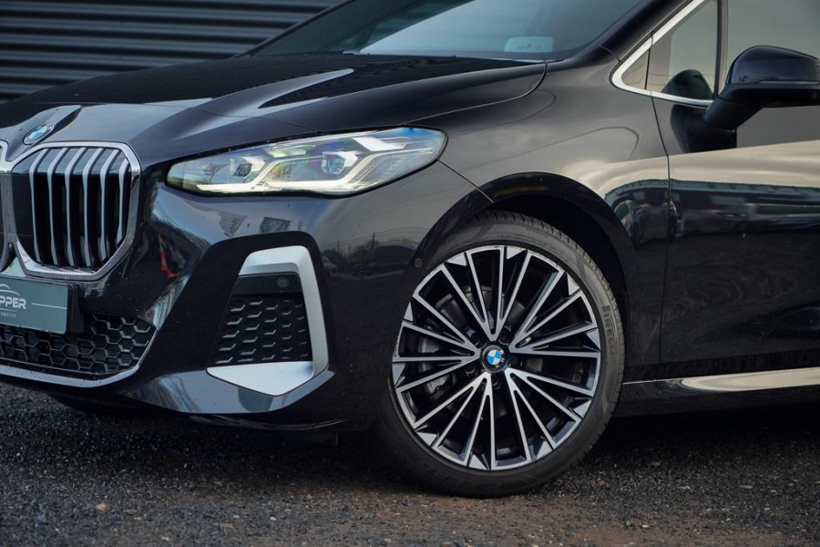 BMW 2 Serie Active Tourer 220i / Aut / M-Sport / Pano / Trekhaak / 19'' / HUD