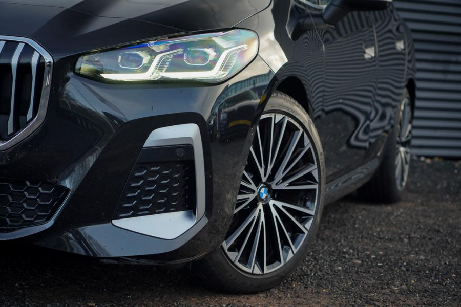 BMW 2 Serie Active Tourer 220i / Aut / M-Sport / Pano / Trekhaak / 19'' / HUD