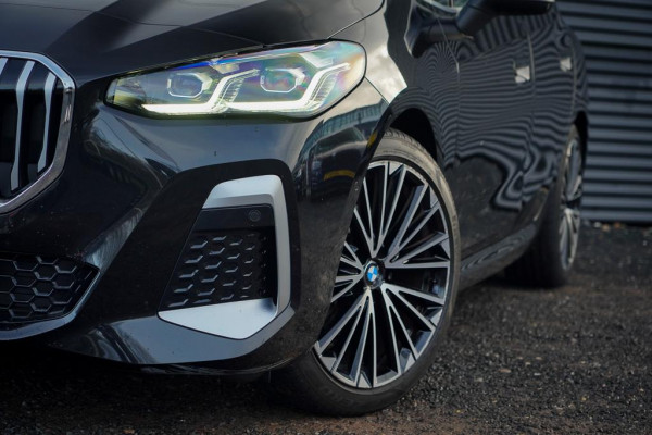 BMW 2 Serie Active Tourer 220i / Aut / M-Sport / Pano / Trekhaak / 19'' / HUD