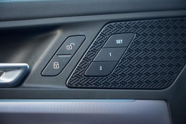 BMW 2 Serie Active Tourer 220i / Aut / M-Sport / Pano / Trekhaak / 19'' / HUD