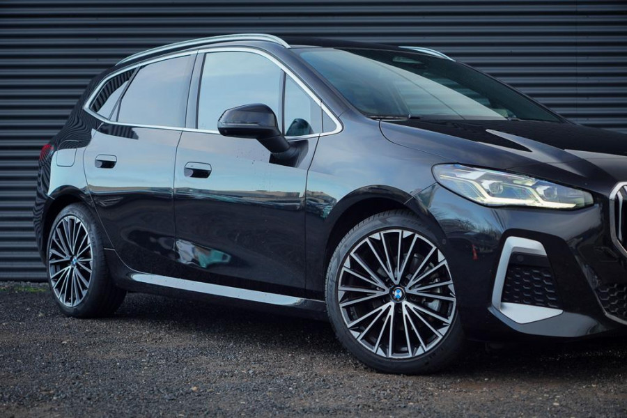 BMW 2 Serie Active Tourer 220i / Aut / M-Sport / Pano / Trekhaak / 19'' / HUD