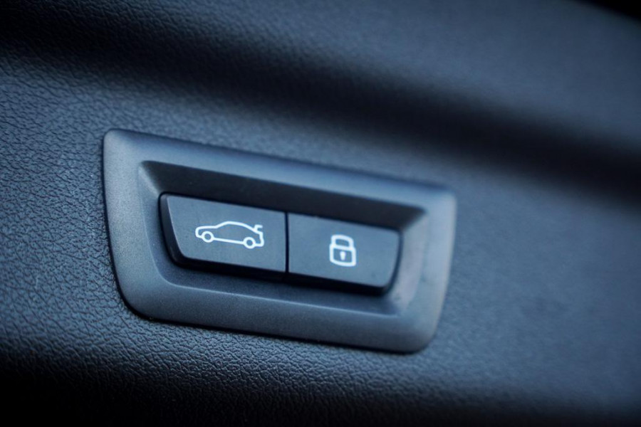 BMW 2 Serie Active Tourer 220i / Aut / M-Sport / Pano / Trekhaak / 19'' / HUD