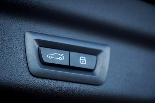 BMW 2 Serie Active Tourer 220i / Aut / M-Sport / Pano / Trekhaak / 19'' / HUD