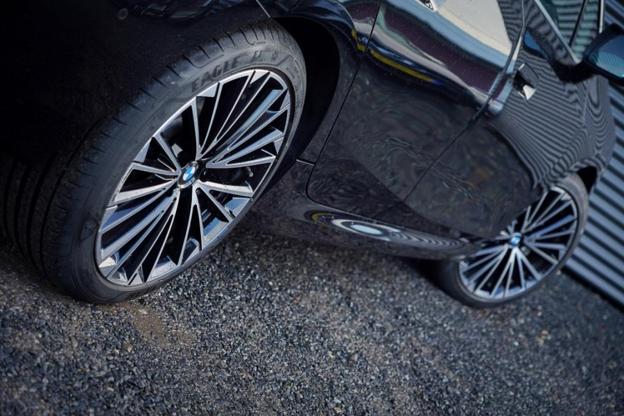 BMW 2 Serie Active Tourer 220i / Aut / M-Sport / Pano / Trekhaak / 19'' / HUD