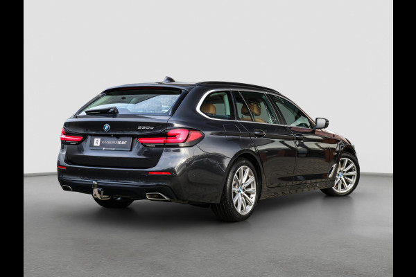 BMW 5 Serie Touring 530e | Trekhaak | ACC | Stuurwiel verwarmd | Dealer onderhouden | 1e eig. | Camera | Sfeerverlichting