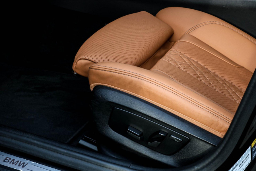 BMW 5 Serie Touring 530e | Trekhaak | ACC | Stuurwiel verwarmd | Dealer onderhouden | 1e eig. | Camera | Sfeerverlichting