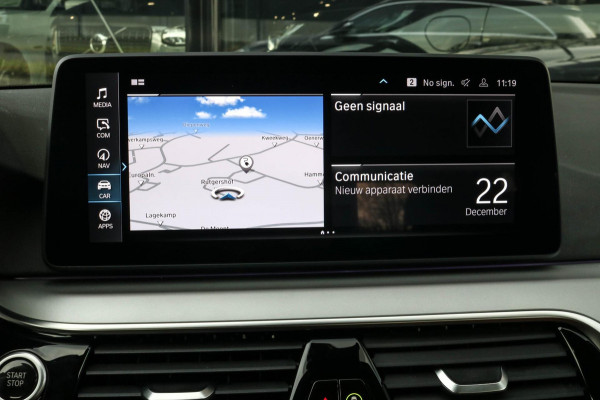 BMW 5 Serie Touring 530e | Trekhaak | ACC | Stuurwiel verwarmd | Dealer onderhouden | 1e eig. | Camera | Sfeerverlichting