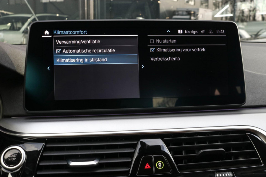 BMW 5 Serie Touring 530e | Trekhaak | ACC | Stuurwiel verwarmd | Dealer onderhouden | 1e eig. | Camera | Sfeerverlichting