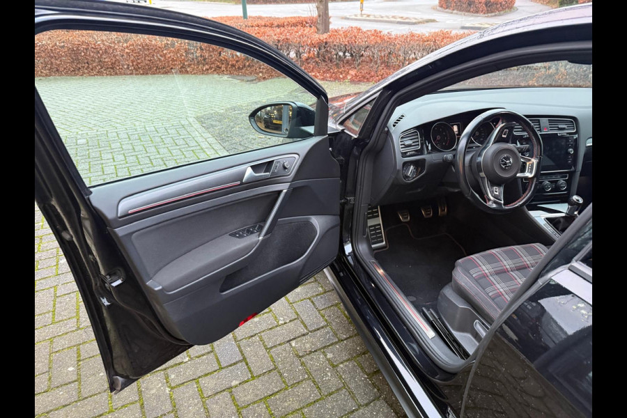 Volkswagen Golf 2.0 TSI GTI 230pk 6-bak