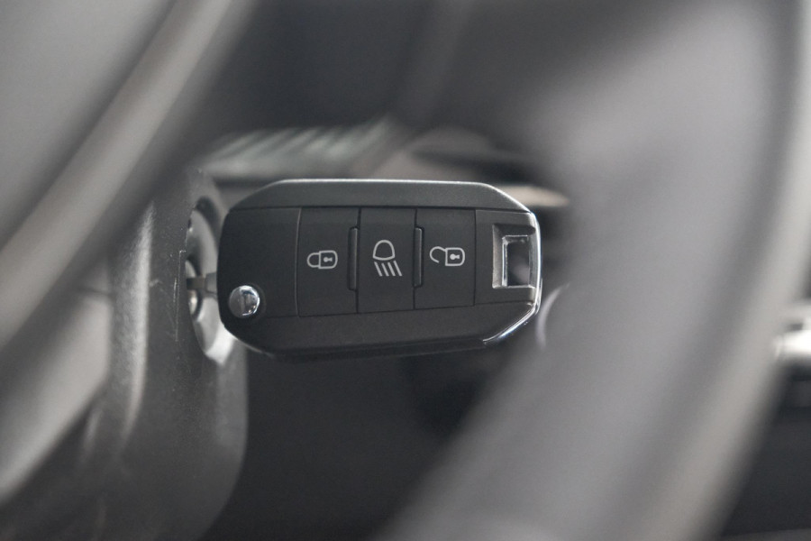 Peugeot 208 Hybrid 110 e-DCS6 Allure | Stoelverwarming | Apple Carplay | Parkeersensoren
