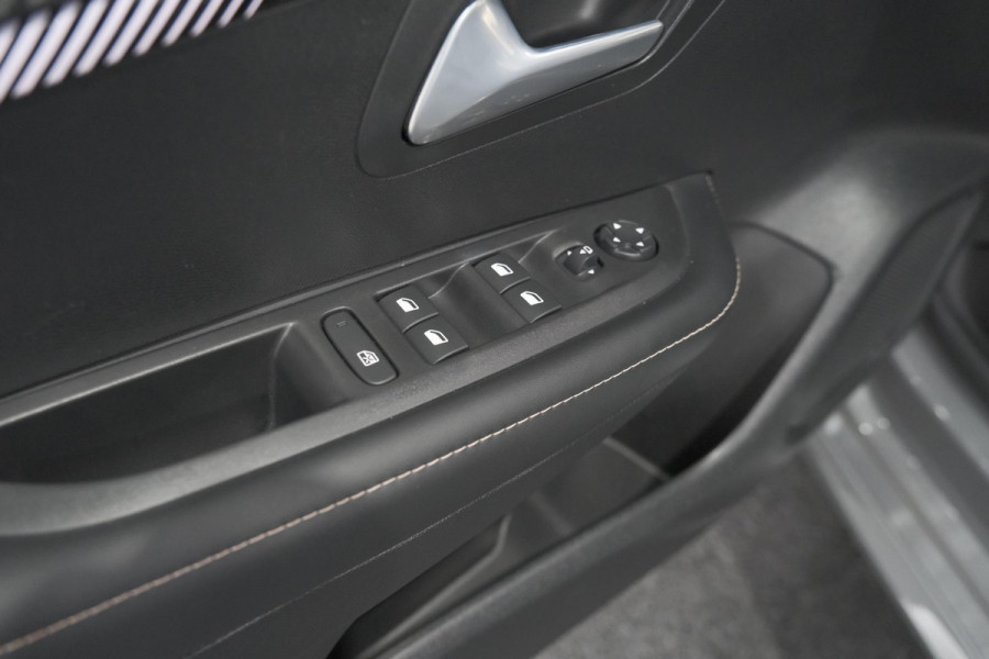 Peugeot 208 Hybrid 110 e-DCS6 Allure | Stoelverwarming | Apple Carplay | Parkeersensoren