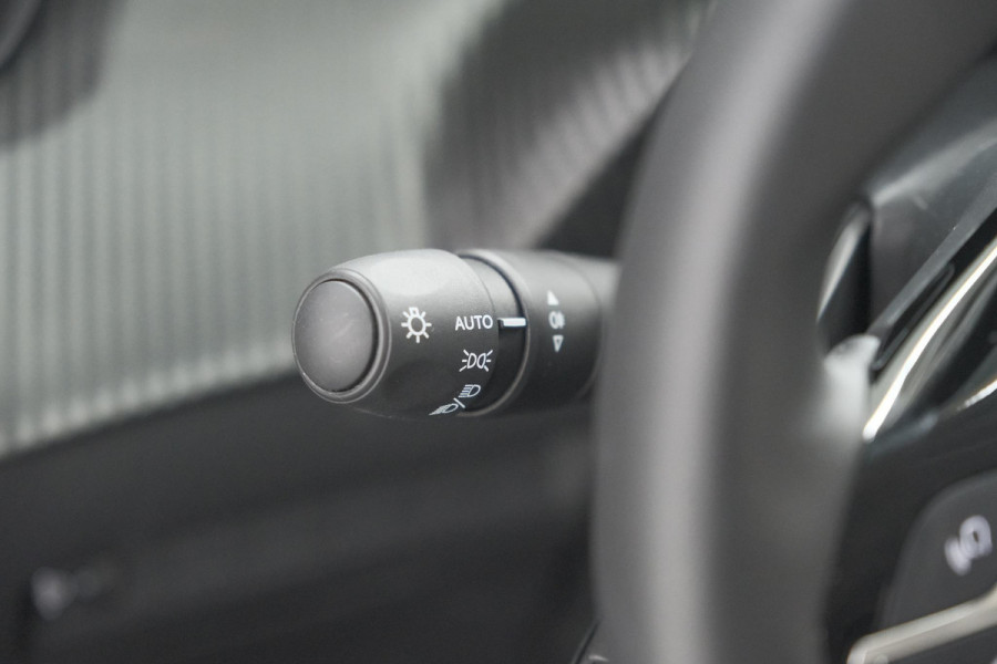 Peugeot 208 Hybrid 110 e-DCS6 Allure | Stoelverwarming | Apple Carplay | Parkeersensoren