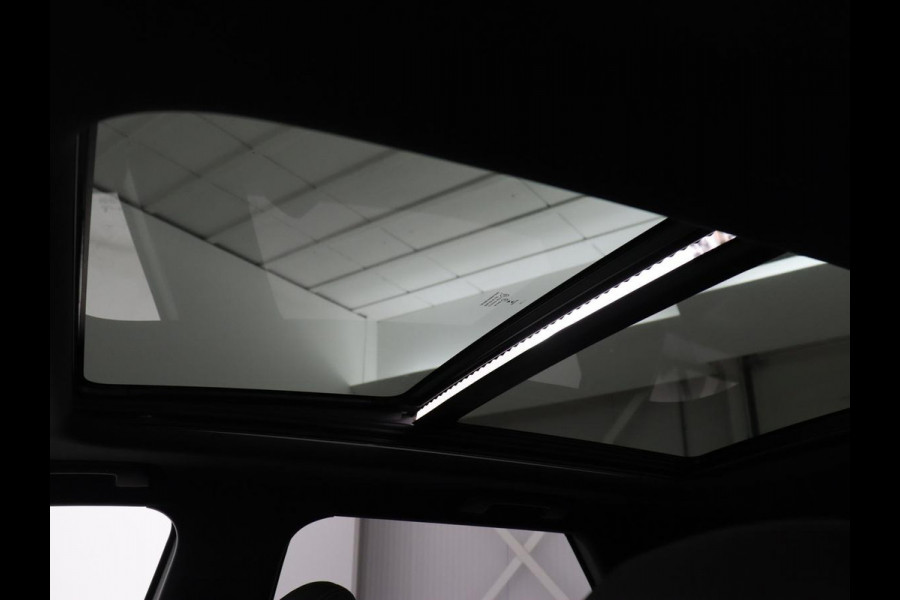 Peugeot 3008 1.6 HYbrid 225 GT | Panoramadak | Trekhaak | Adaptive cruise | 360 Camera | Stoelverwarming | Carplay | Focal HiFi | Navigatie | 19'' | PHEV | Plug In