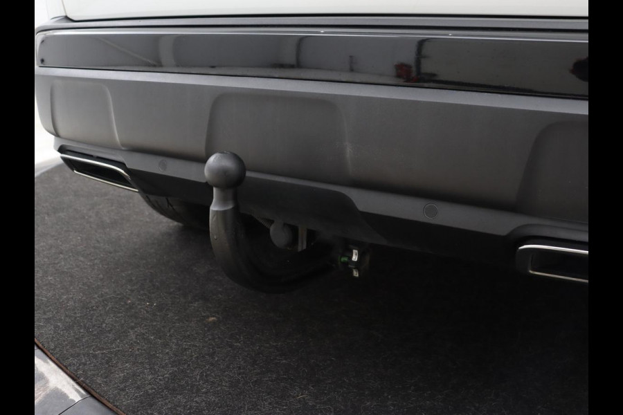 Peugeot 3008 1.6 HYbrid 225 GT | Panoramadak | Trekhaak | Adaptive cruise | 360 Camera | Stoelverwarming | Carplay | Focal HiFi | Navigatie | 19'' | PHEV | Plug In