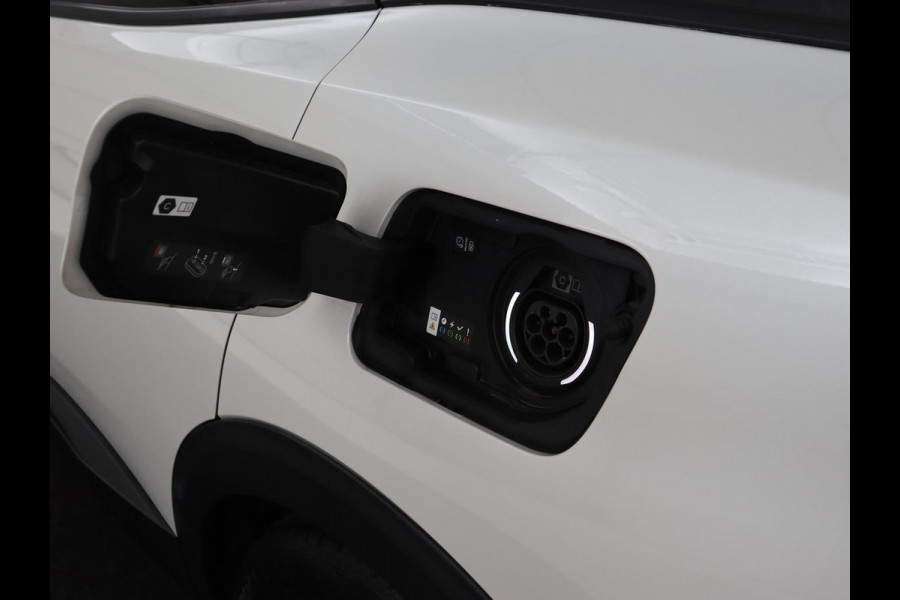 Peugeot 3008 1.6 HYbrid 225 GT | Panoramadak | Trekhaak | Adaptive cruise | 360 Camera | Stoelverwarming | Carplay | Focal HiFi | Navigatie | 19'' | PHEV | Plug In