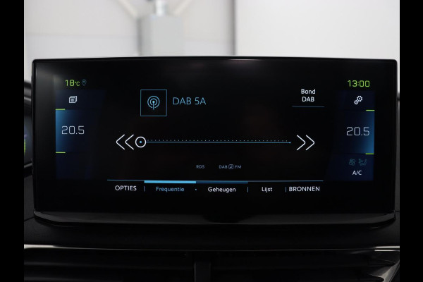 Peugeot 3008 1.6 HYbrid 225 GT | Panoramadak | Trekhaak | Adaptive cruise | 360 Camera | Stoelverwarming | Carplay | Focal HiFi | Navigatie | 19'' | PHEV | Plug In