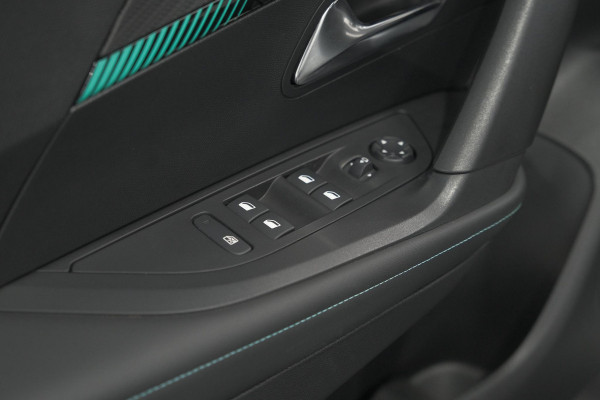 Peugeot 2008 PureTech 102 Allure Pack | Allseason Banden | Parkeersensoren | Apple Carplay