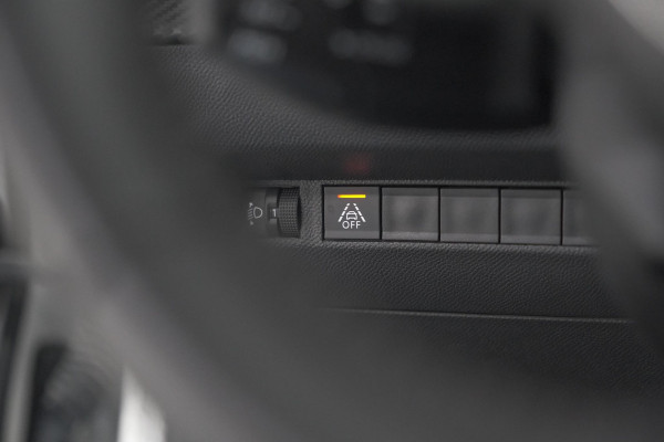 Peugeot 2008 PureTech 102 Allure Pack | Allseason Banden | Parkeersensoren | Apple Carplay