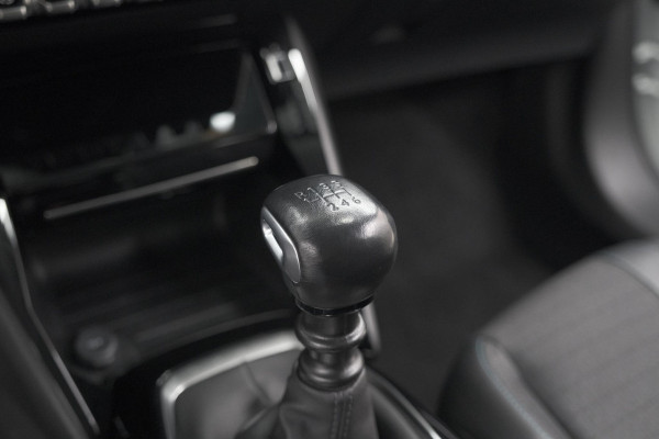 Peugeot 2008 PureTech 102 Allure Pack | Allseason Banden | Parkeersensoren | Apple Carplay