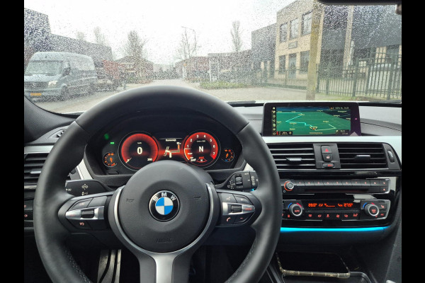 BMW 3 Serie Touring 320i M Sport Edition Apple CarPlay dig.cluster Camera Breedset M velgen NAP Rijklaar 320i M Sport Edition