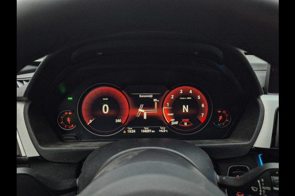 BMW 3 Serie Touring 320i M Sport Edition Apple CarPlay dig.cluster Camera Breedset M velgen NAP Rijklaar 320i M Sport Edition