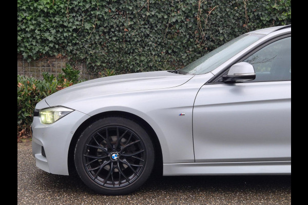 BMW 3 Serie Touring 320i M Sport Edition Apple CarPlay dig.cluster Camera Breedset M velgen NAP Rijklaar 320i M Sport Edition