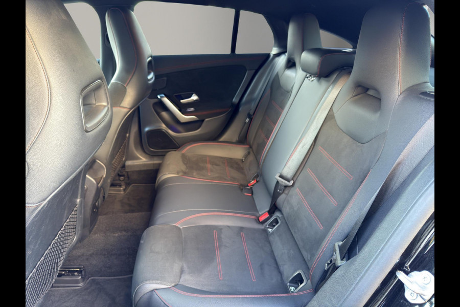 Mercedes-Benz CLA-Klasse Shooting Brake 250 e Business Solution AMG Panoramadak | Sfeer | Camera | Stoelverw | 19"| Geheugen stoelen |