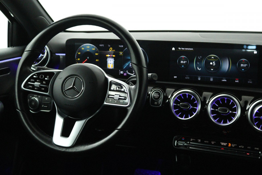 Mercedes-Benz A-Klasse 180 Business Solution Luxury (SFEERVERLICHTING, STOELVERWARMING, 1e EIGENAAR, ACHTERUITRIJCAMERA)