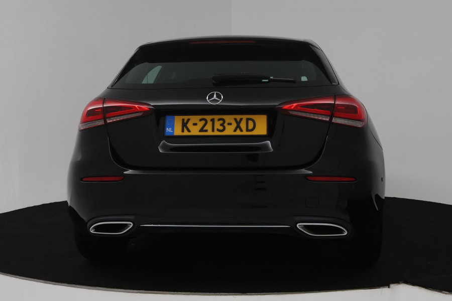 Mercedes-Benz A-Klasse 180 Business Solution Luxury (SFEERVERLICHTING, STOELVERWARMING, 1e EIGENAAR, ACHTERUITRIJCAMERA)