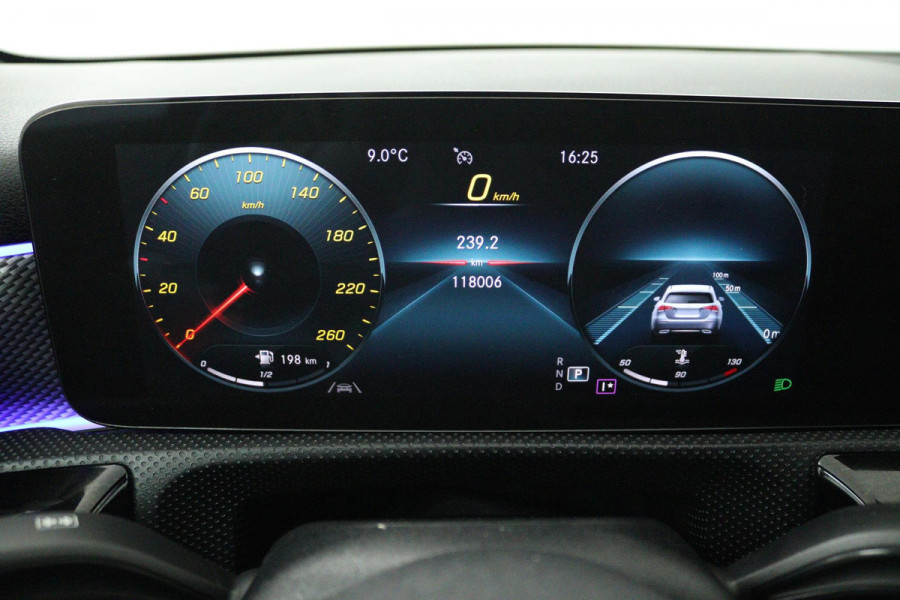 Mercedes-Benz A-Klasse 180 Business Solution Luxury (SFEERVERLICHTING, STOELVERWARMING, 1e EIGENAAR, ACHTERUITRIJCAMERA)